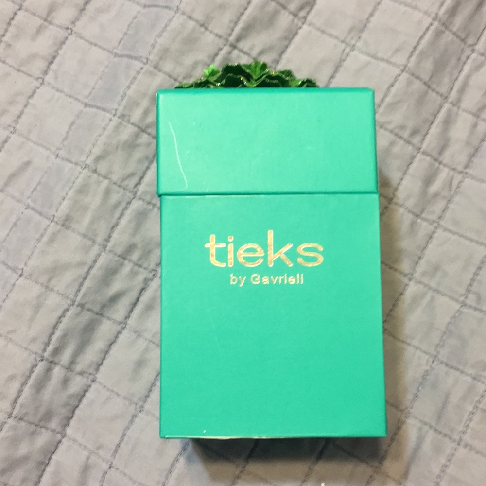 Tieks gift card box and flower